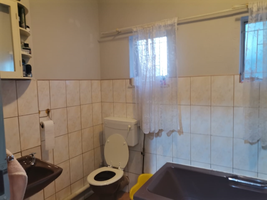 6 Bedroom Property for Sale in Oos Einde North West